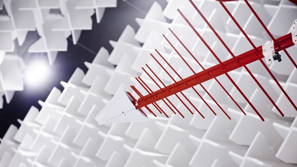 Antena 5G da Ericsson, que vai fornecer os equipamentos para as redes 5G DSS da Claro no Brasil