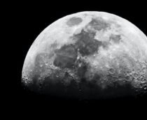 Modo Ultra Moon do ZTE Axon 30 Ultra deixa a lua gigante nas fotos