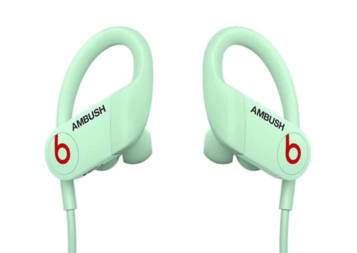 Fones que brilham no escuro feitos Japão (Reprodução: Ambush)