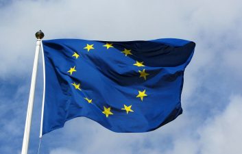 União Europeia prepara ações para limitar Google e FB