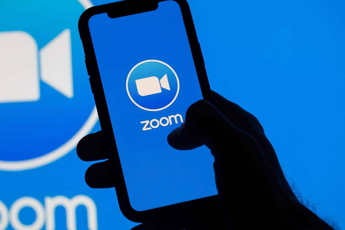 aplicativo zoom na tela de um celular