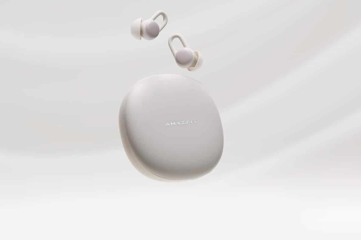 Amazfit ZenBuds é o fone que promete ajudar o usuário a dormir tranquilo (Divulgação)