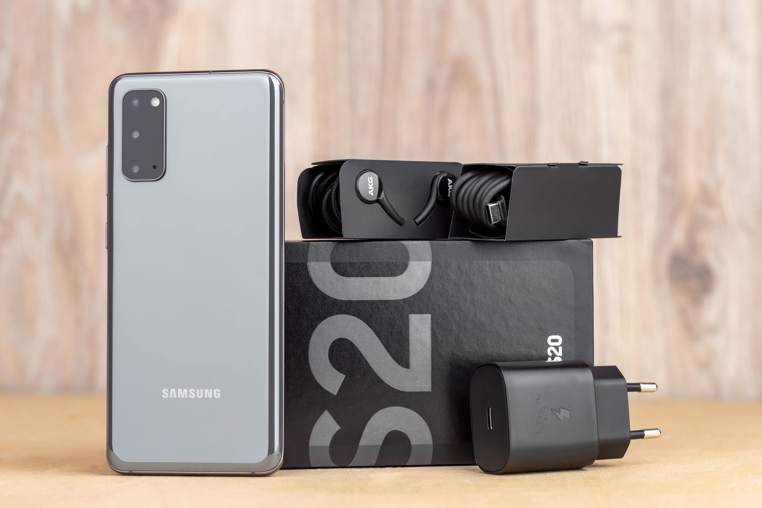 Caixa Galaxy s20 Crédito: Sergey Eremin / Shutterstock