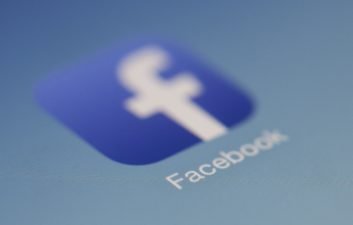 Facebook vai pagar meios jornalísticos no Reino Unido