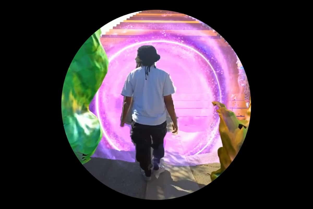 Lauren Halsey num vídeo de realidade aumentada.