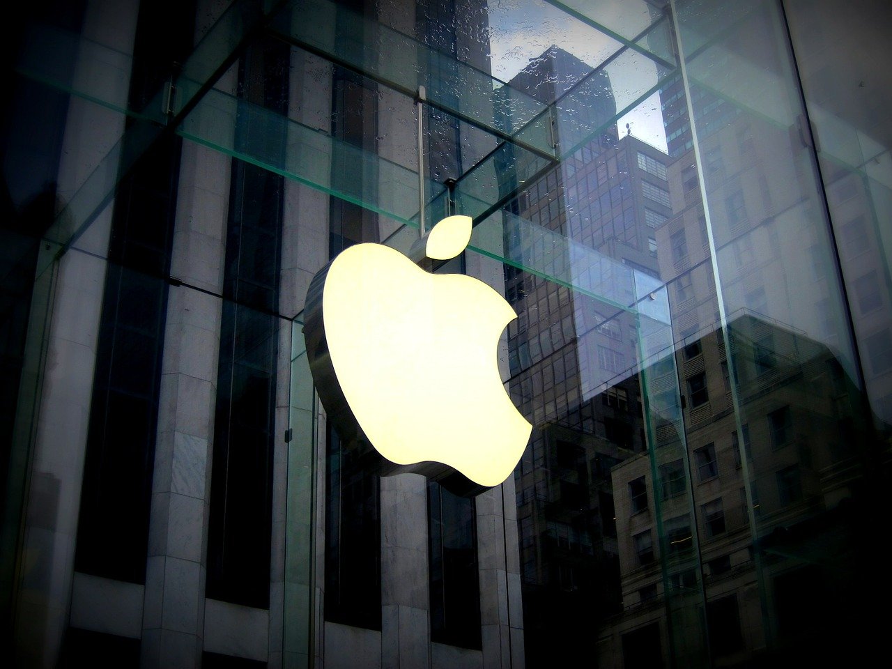 Logo da Apple, empresa planeja parar de usar chips da qualcomm no iPhone