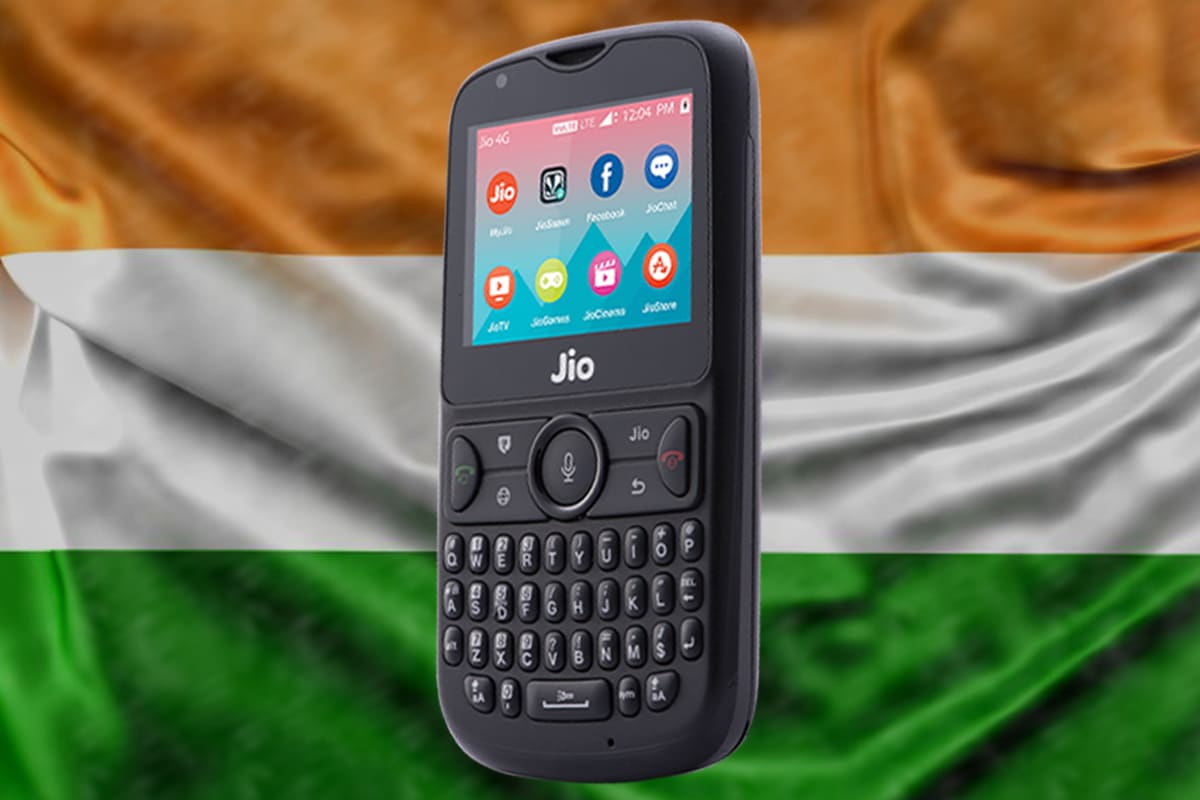 celular popular da Índia Jio phone 2 com bandeira da Índia no fundo