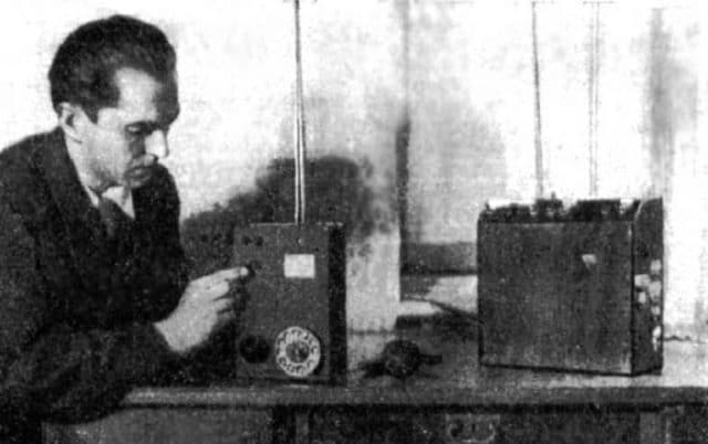 Inventor russo Leonid Kupriyanovich com a primeira versão do LK-1