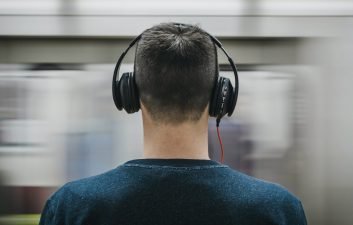 Google anuncia que vai começar a ler notificações em fones de ouvido