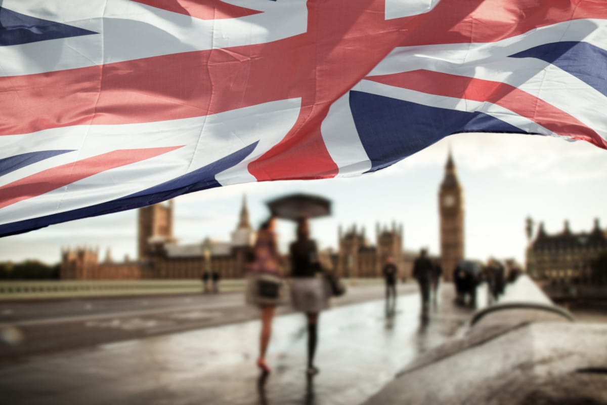 Imagem da Bandeira do Reino Unido que está processando o Twitter e Facebook
