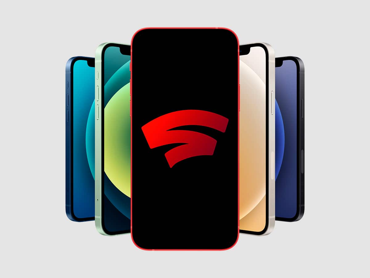 Google Stadia chega ao iPhone - imagem mostra os novos iPhone 12 - a tela do aparelho do centro exibe o logo S de Stadia - plataforma de streaming de jogos concorre com a xCloud da Microsoft