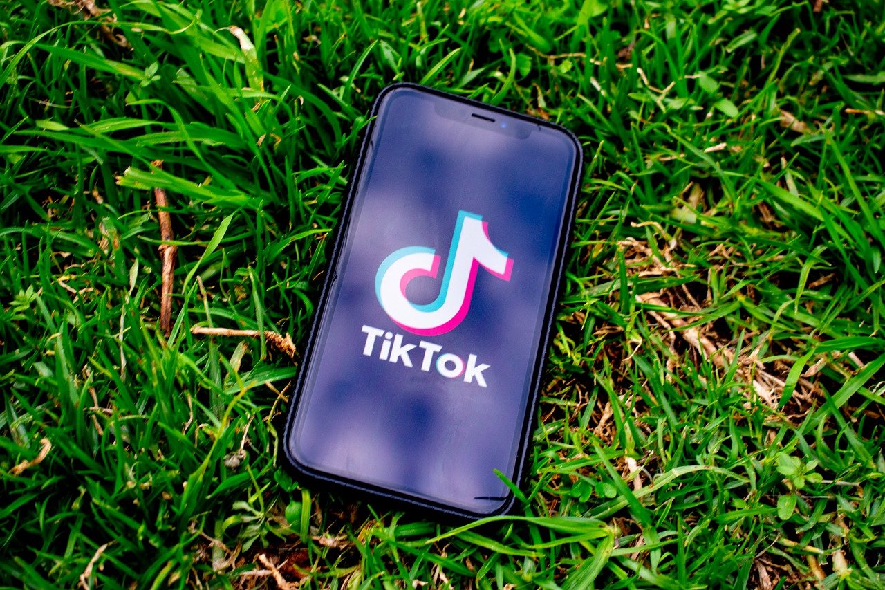 TikTok logo, venda do App ainda não foi concluída