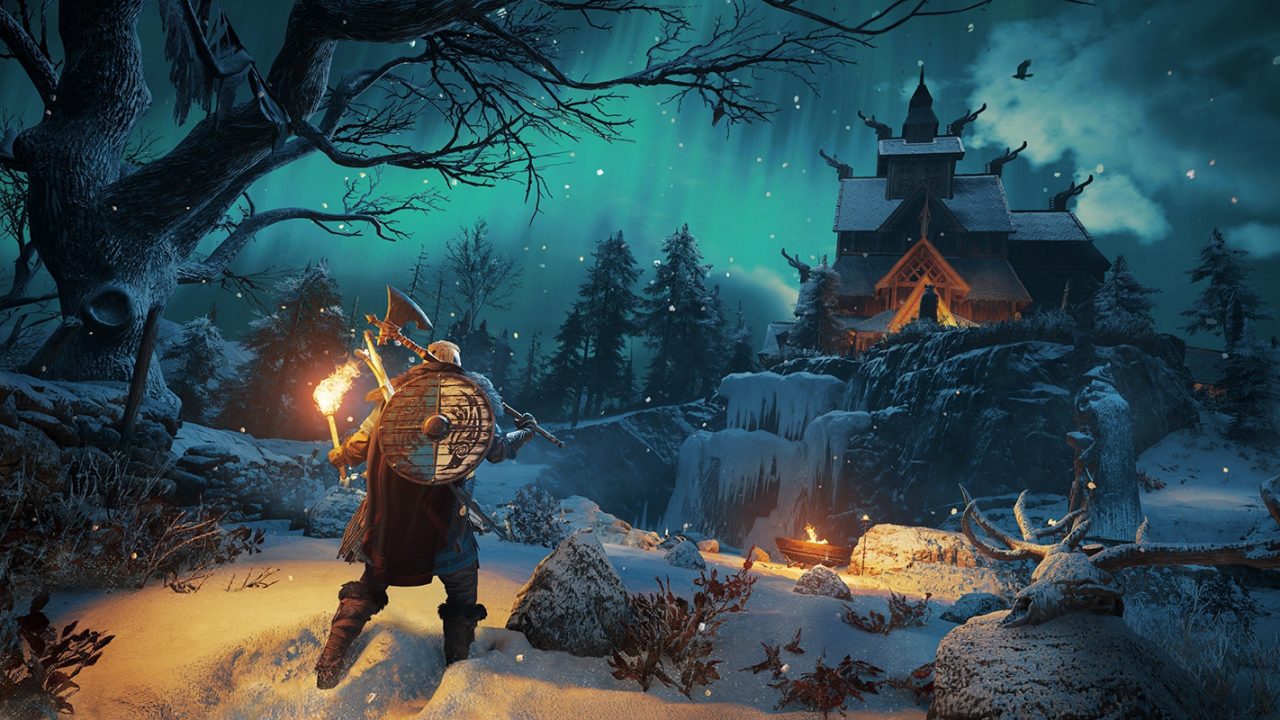 Ubisoft + chega ao Google Stadia - imagem mostra o protagonista de Assassin's Creed Valhalla chegando em uma paisagem viking, ele segura tochas e observa uma cabana ao fundo de uma floresta