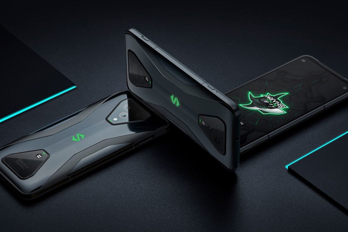 Imagem do Black Shark 4 com carregador de 120W