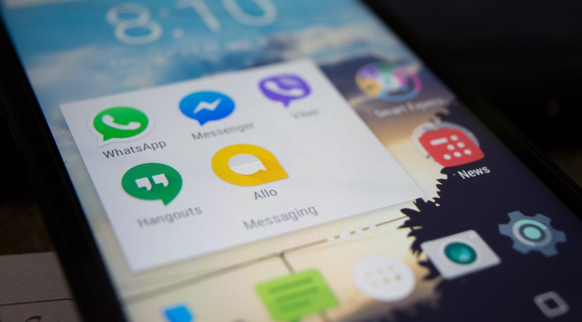 Imagem de celular com varios aplicativos se usuario sair do WhatsApp