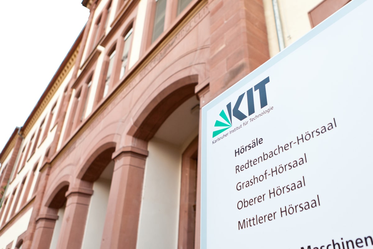 fachada de uma estrutura da Karlsruhe Institute of Technology