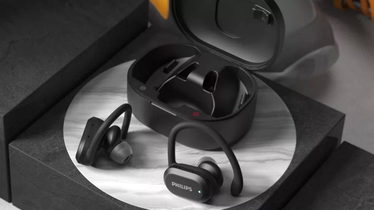 Phillips lançou fone de ouvido com case autolimpante, ideal para prática de exercícios físicos