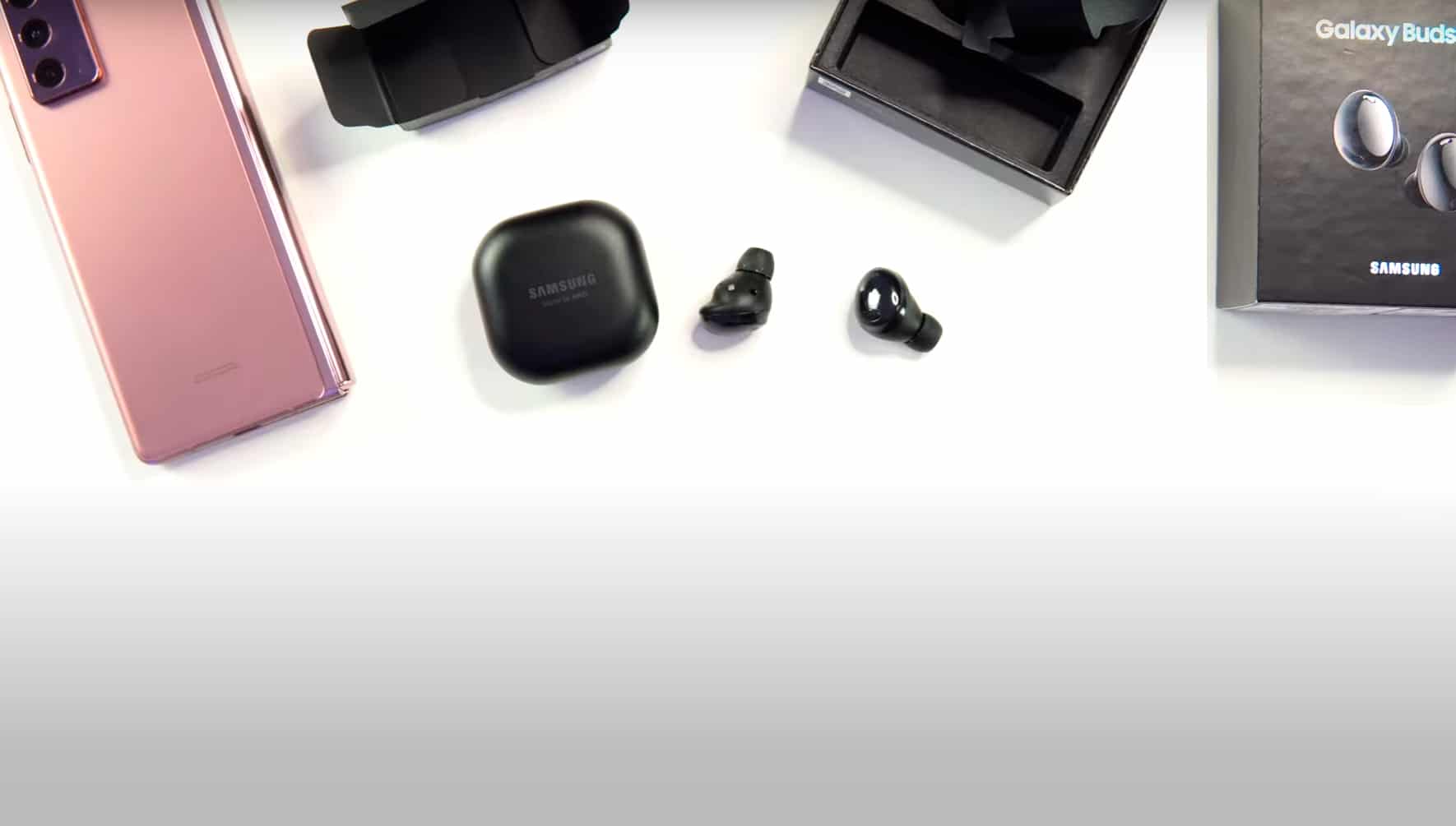 Captura de tela do vídeo Samsung Galaxy Buds Pro de Digital Slang