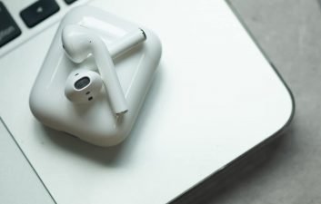 Patente da Apple mostra capa capaz de guardar e carregar AirPods