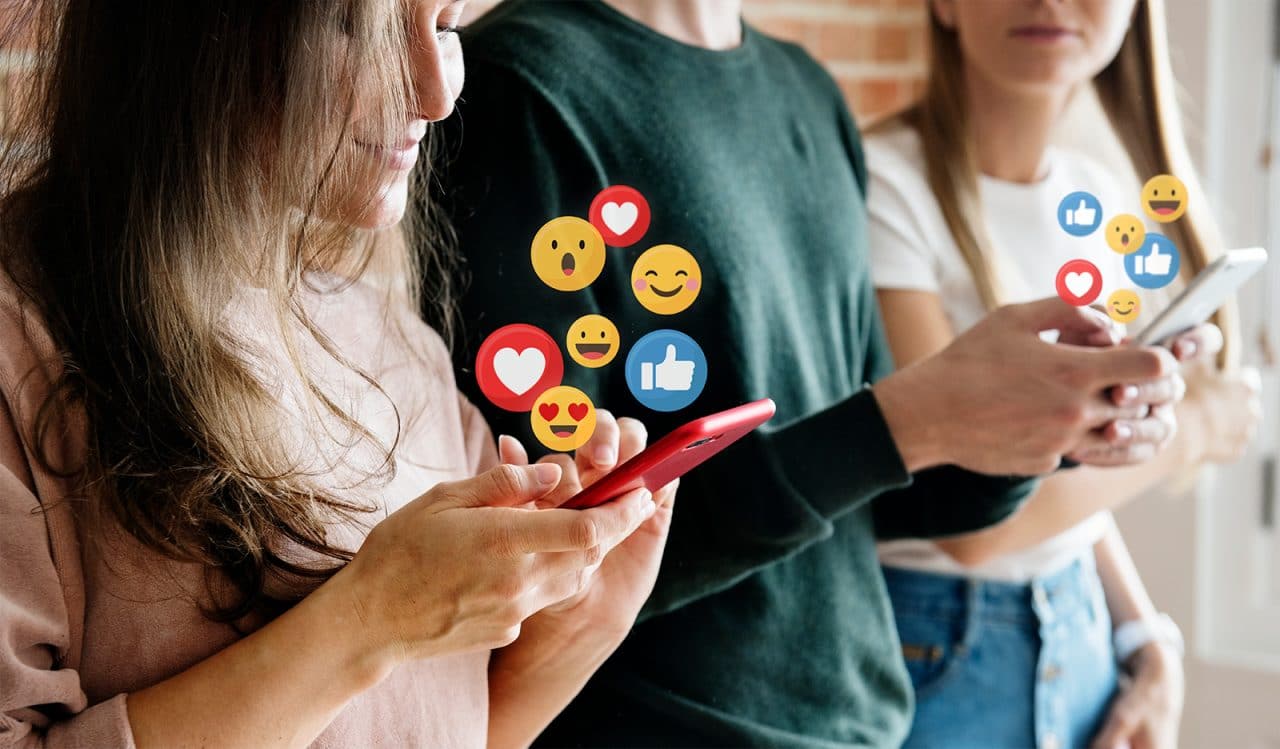 Imagem de adolescentes nas redes sociais