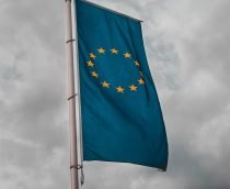 União Europeia deve fechar o cerco às redes sociais depois do caos no Capitólio