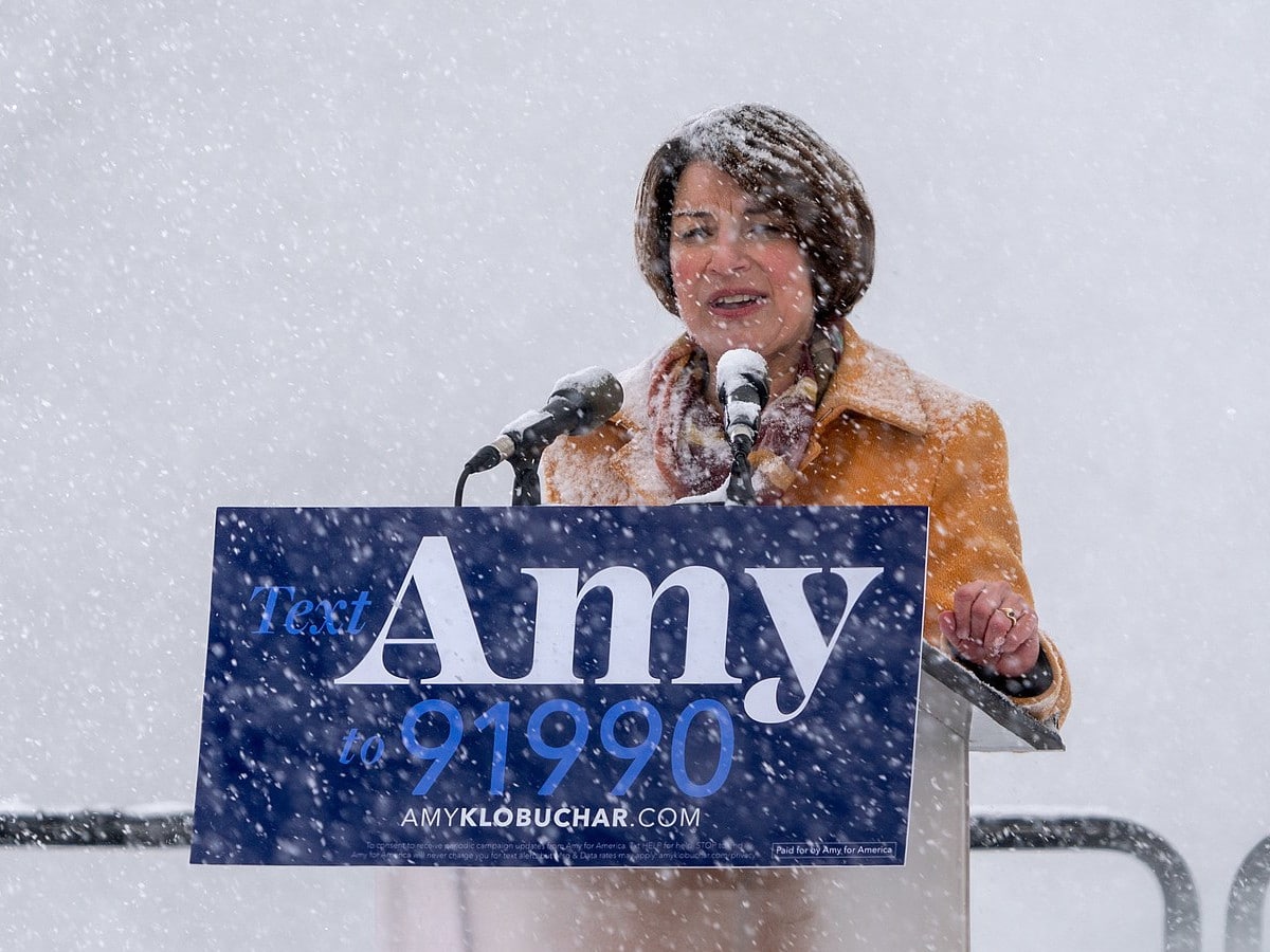 Lei pode multar Apple, Google e Facebook