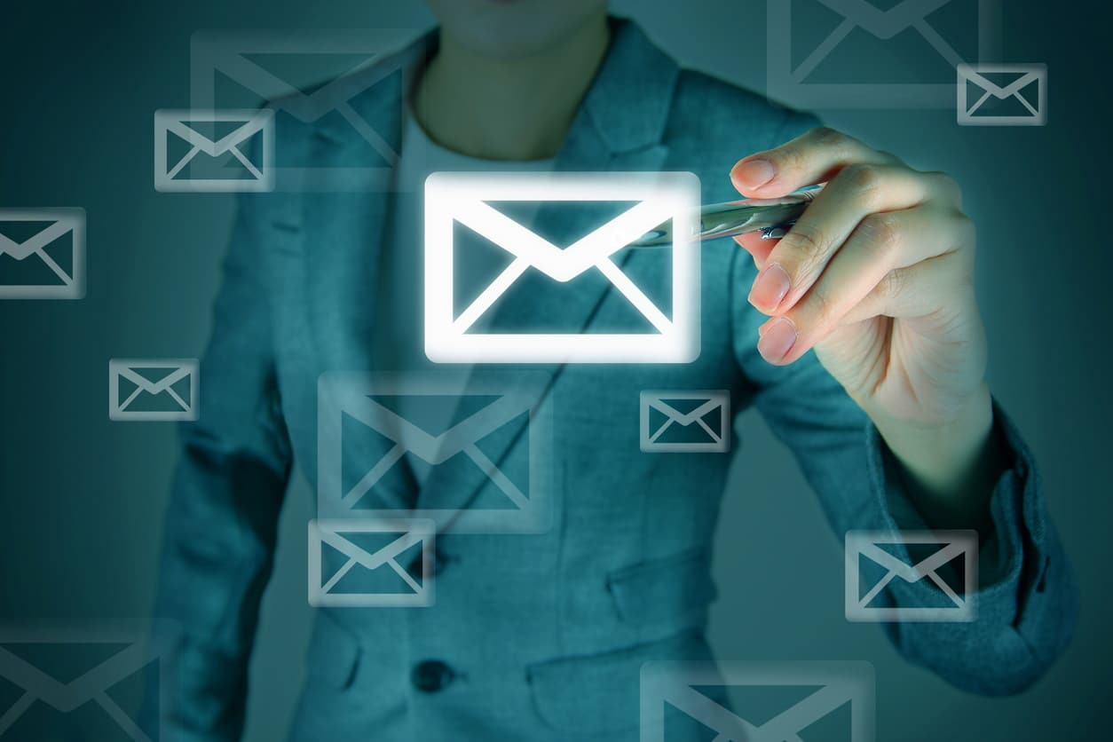 Microsoft está trabalhando em atualização para adicionar reações aos e-mails no Outlook