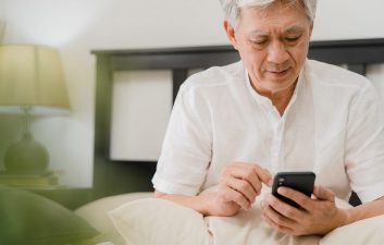USP São Carlos oferece curso de celular e tablet para idosos