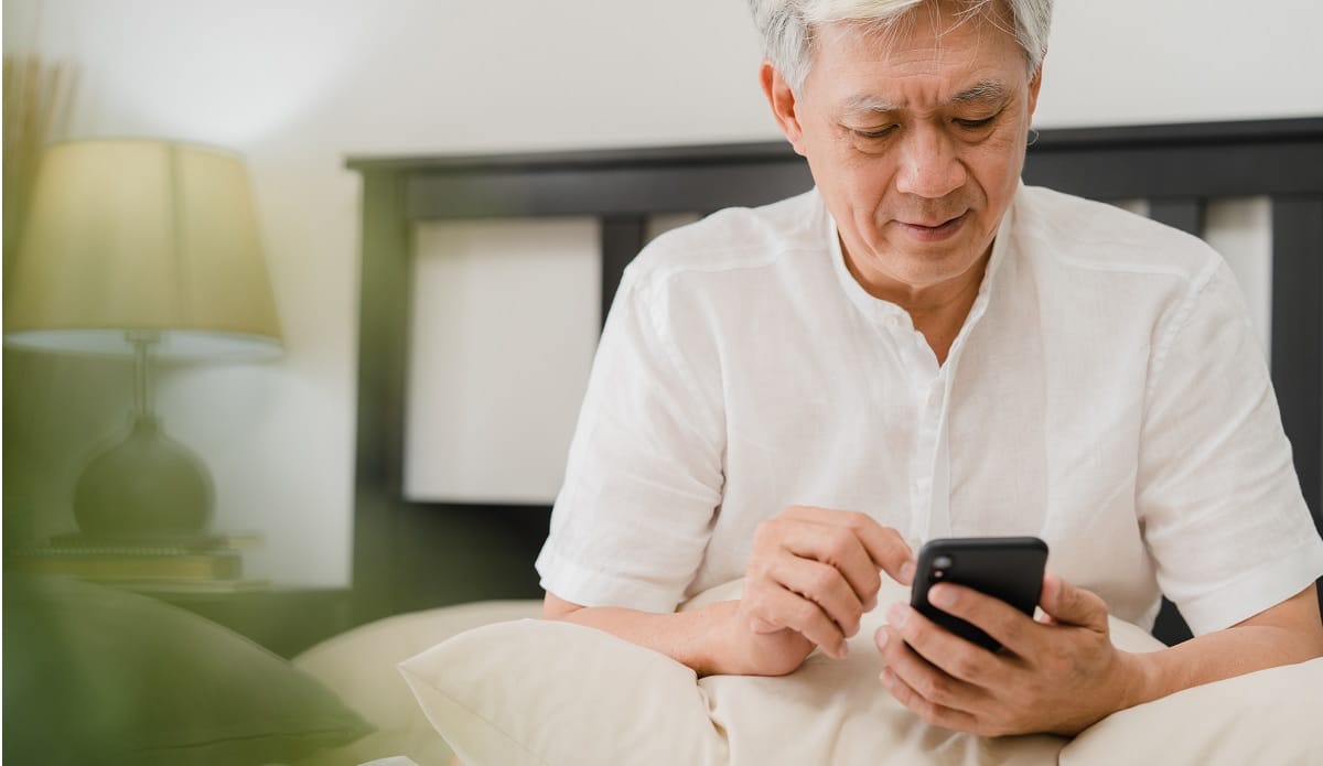 Idoso aprende a usar celular e tablets em curso gratuito e online da USP São Carlos