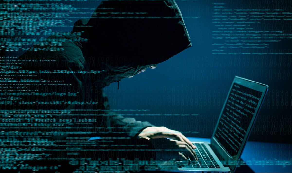 Imagem de um hacker tentando invadir um sistema de computador