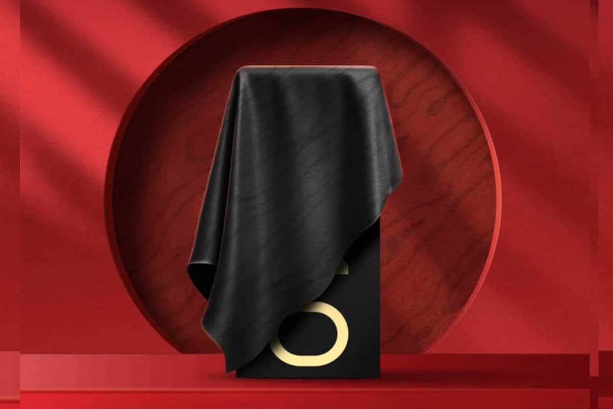 Imagem do novo Redmi K40 dentro da caixa sendo revelado