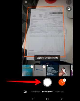 tela do microsoft lens com seta vermelha indicando o botão para escanear documentos