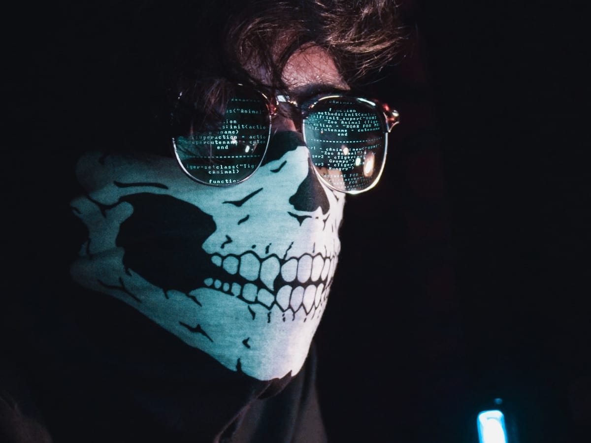 Instagram, Twitter e TikTok contra hackers