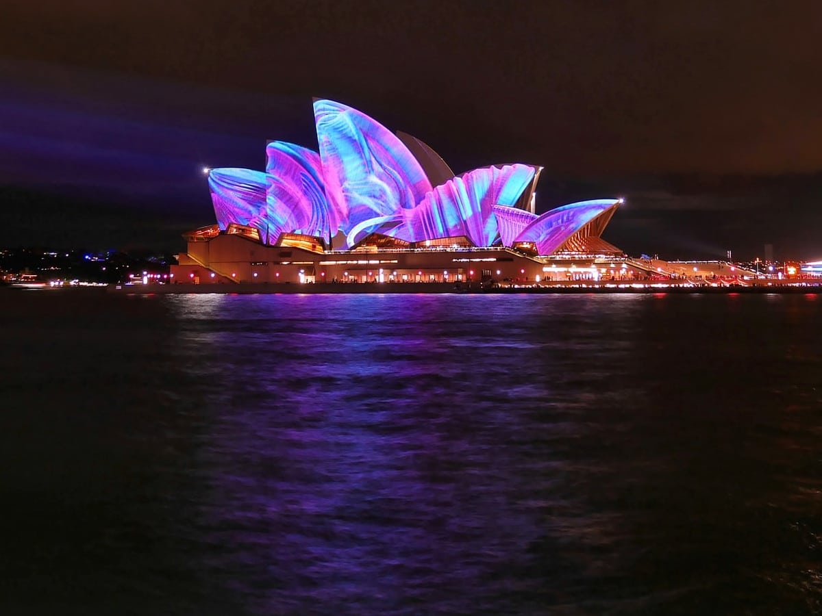 Austrália aprova lei para Facebook e Google financiarem jornalismo