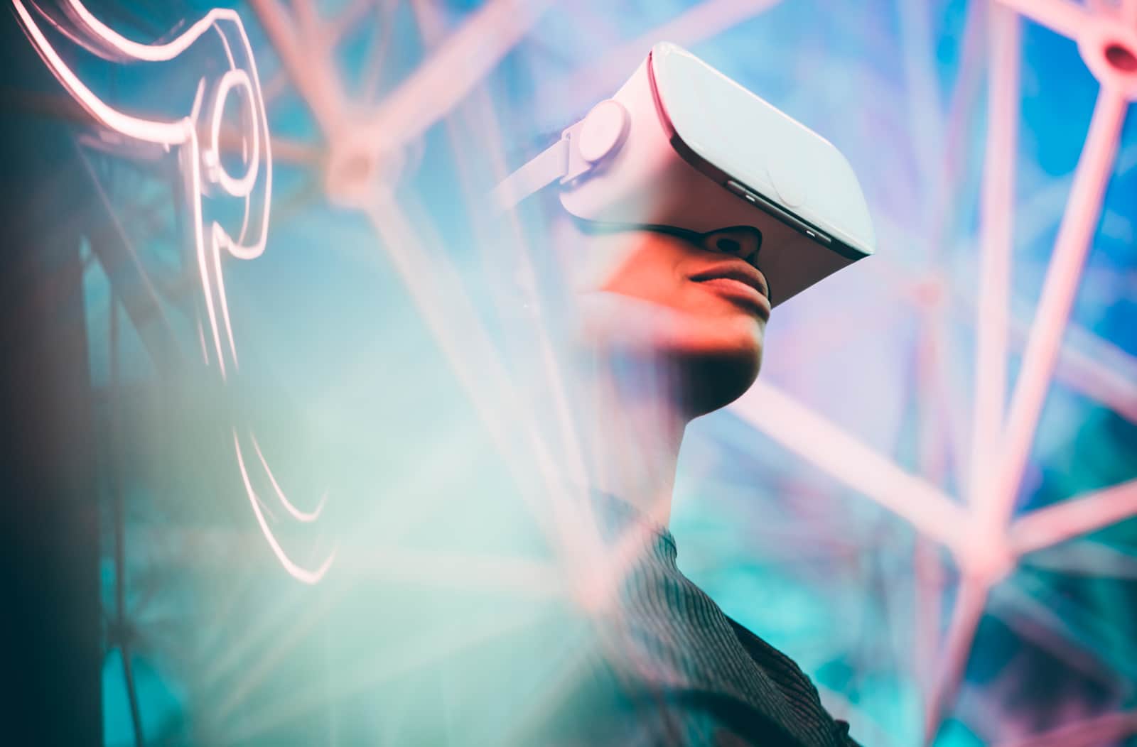 Mulher com headset VR