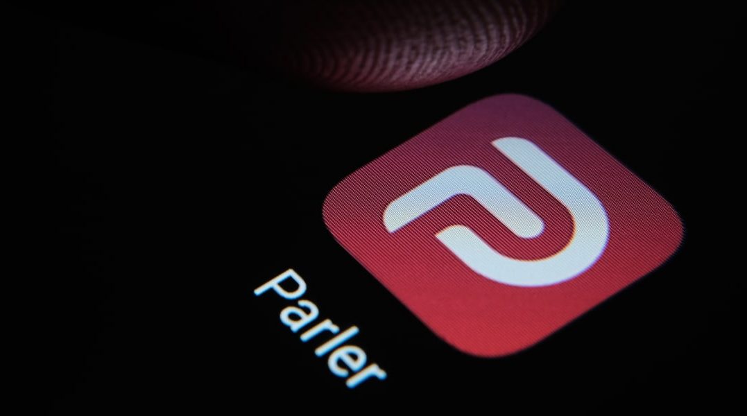 Parler está de volta