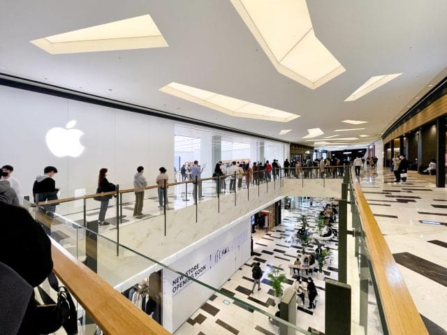 Fila de nova Apple Store na Coreia do Sul