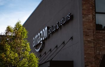 Twitter está banindo contas fake que defendem a Amazon