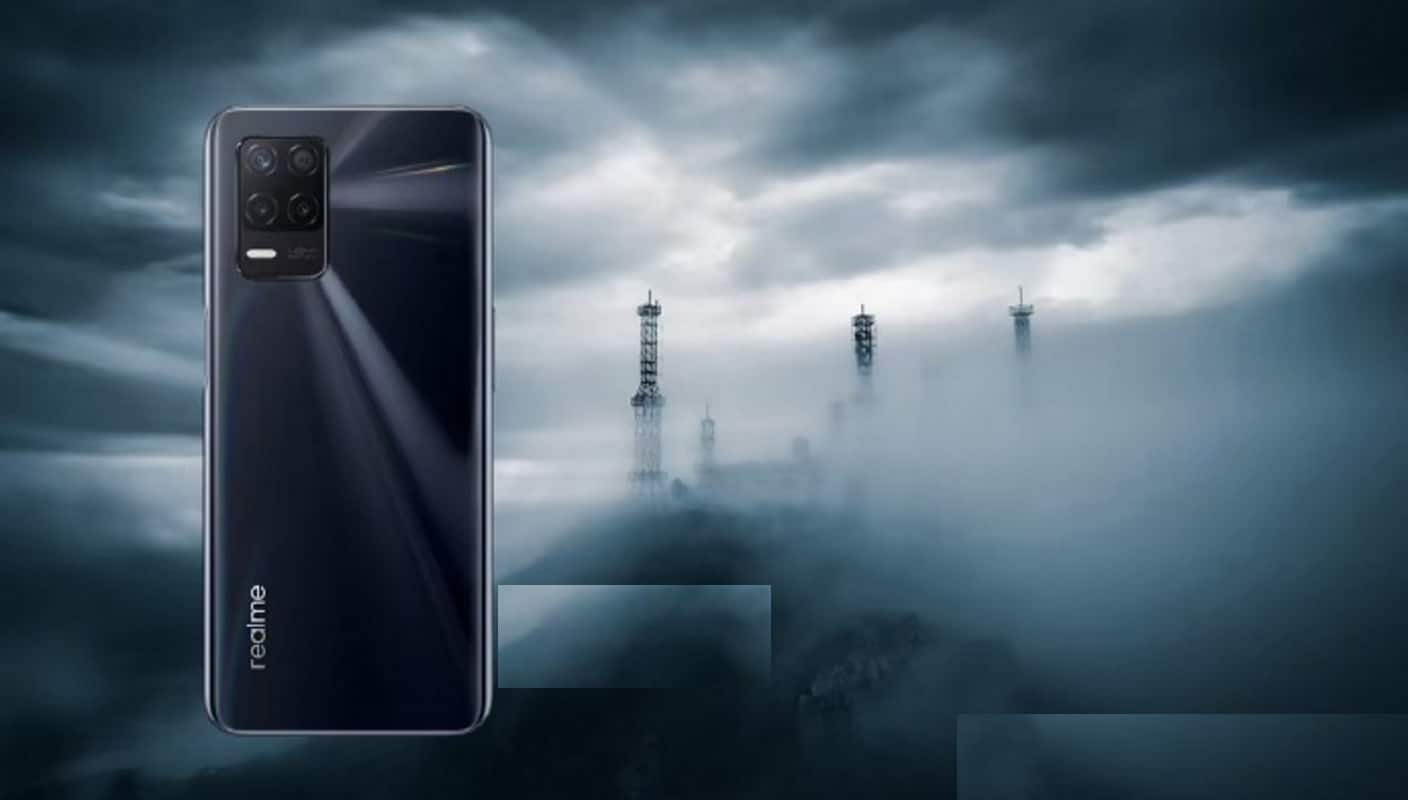 Imagem mostra um celular cinza escuro e nuvens em um céu acinzentado, para ilustrar o possível design do Realme V13