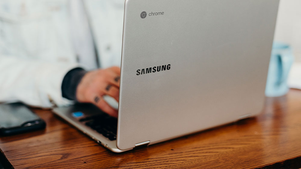 Samsung divulga parceria com a USP para a realização de cursos online. Foto: Brooke Cagle/Unsplash