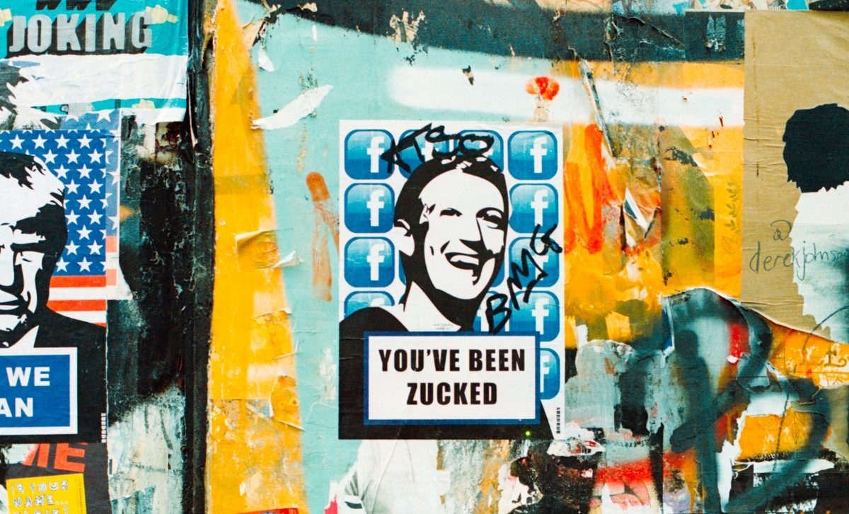 Mural em Londres com sátira ao Facebook