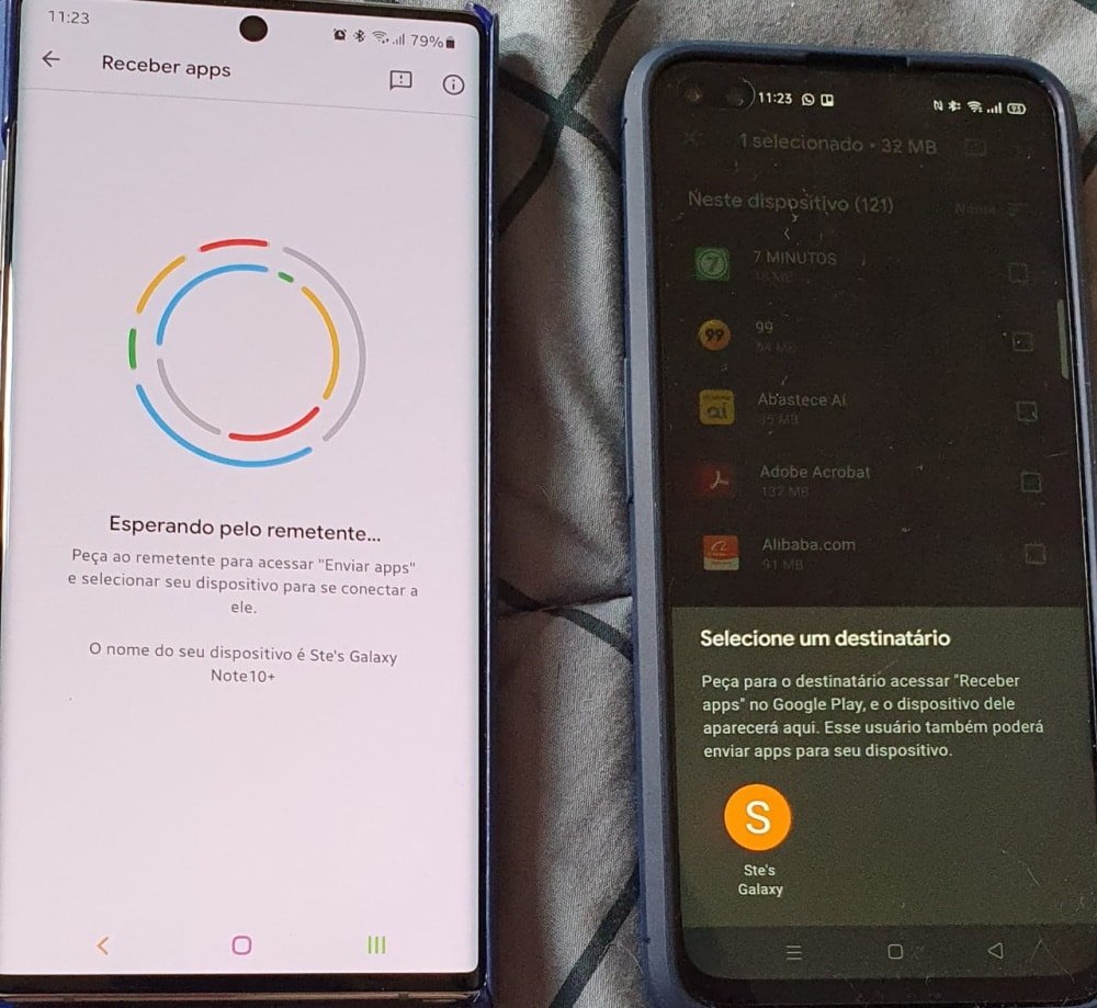 Imagem mostra dois celulares Android compartilhando um aplicativo por meio do Nearby Share em sua versão antiga