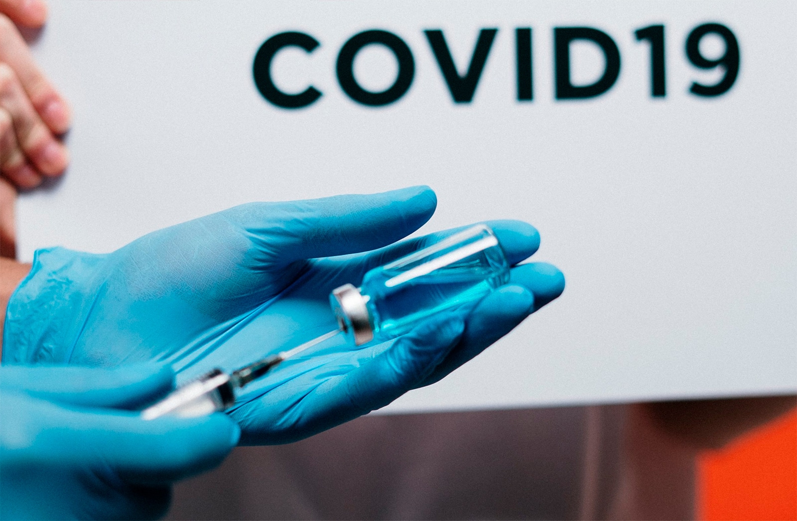 Seringa de vacinação, Facebook pretende ajudar a marcar vacinação contra Covid-19