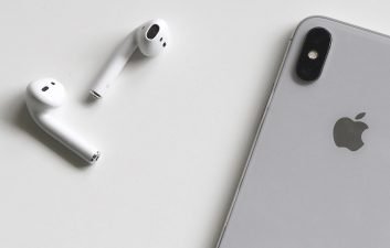 25% das pessoas exageram no som alto, mostra estudo de audição da Apple