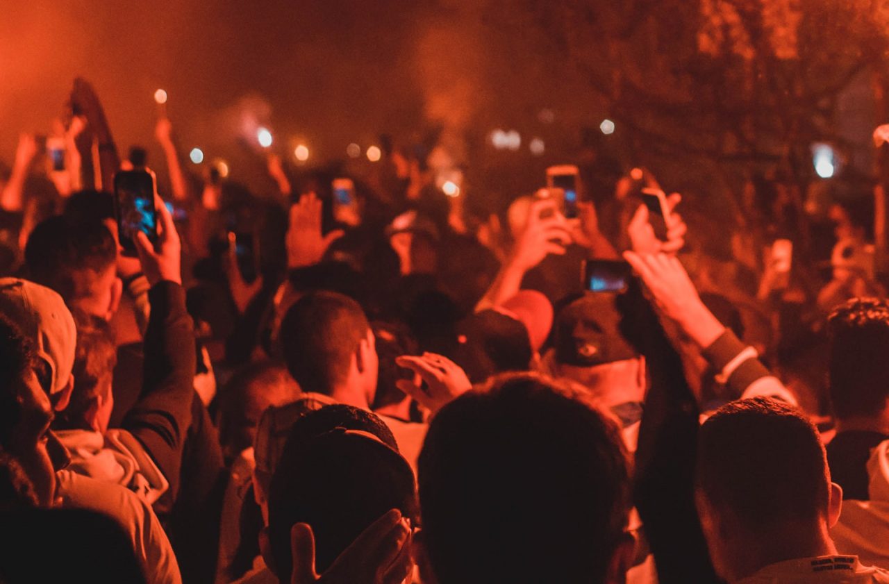 Grupo protestando