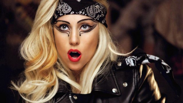 lady gaga em cena do clipe Judas