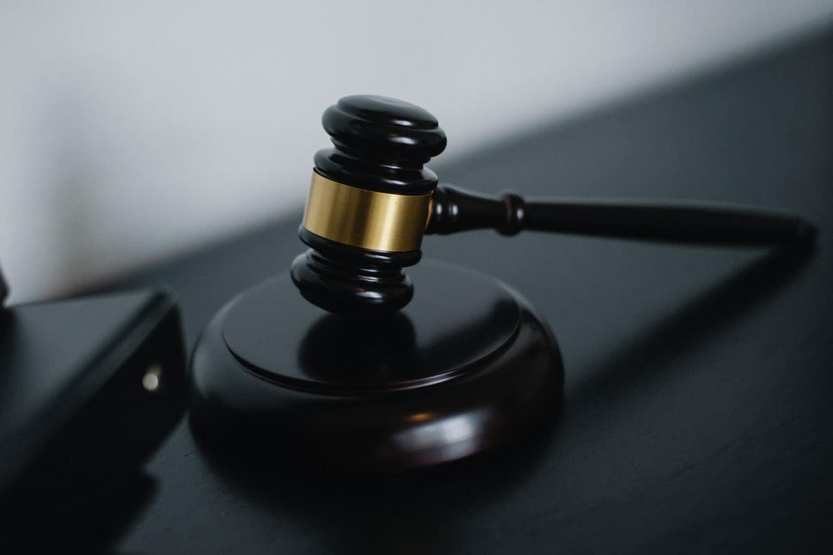 martelo de justiça em corte