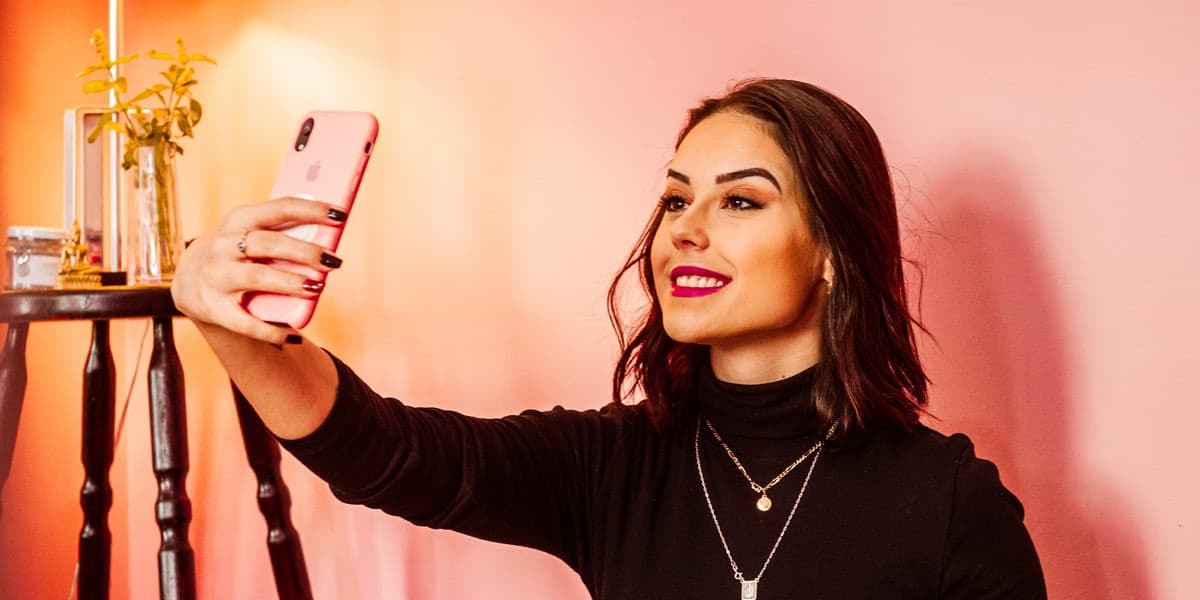 Influenciadores ganham boas comissões com a Amazon Live