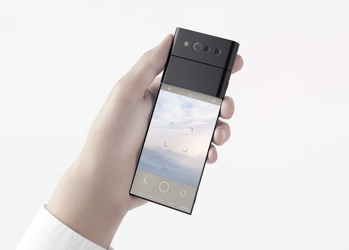 Imagem mostra protótipo de possível dobrável da Oppo, que poderá ter tela tripla