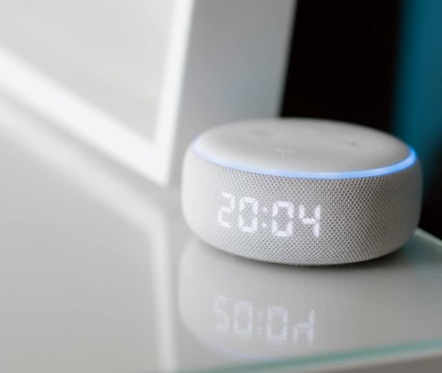 Imagem mostra Alexa, inteligência artificial da Amazon, que terá acesso a conteúdos de Áudio Aula, em parceria com a Casa do Saber